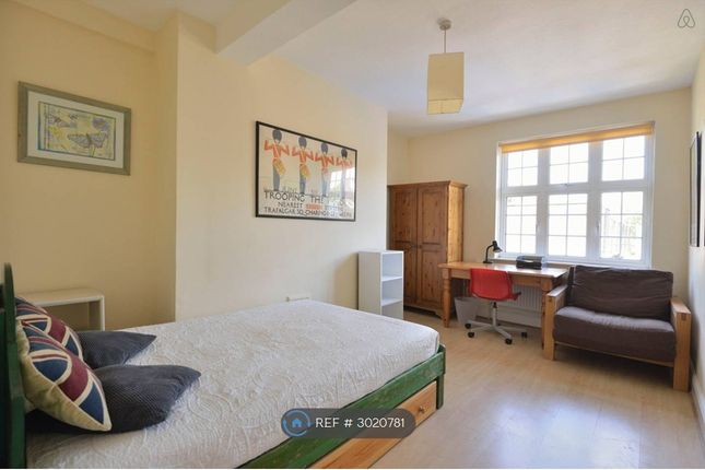 Flat  Brook House, Cranleigh Street, London photo 4