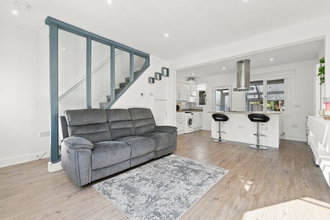 108 Hatch Road, Brentwood photo 2
