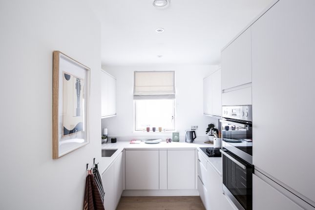 Town house for sale in 399, London