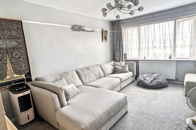 25, Godfrey Avenue, Northolt photo 2