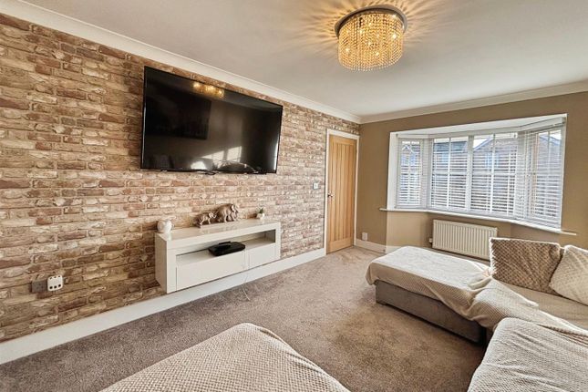 2, Lime Vale Way, Bradford photo 2