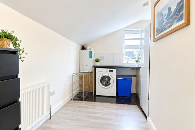 11 Garratt Terrace, London photo 5