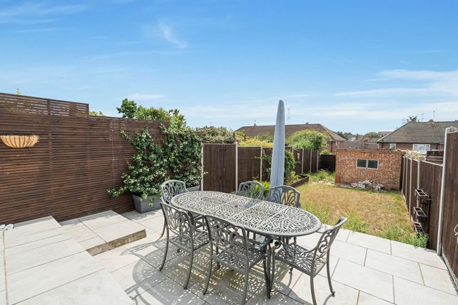 227 Kingsbridge Road, Morden photo 2