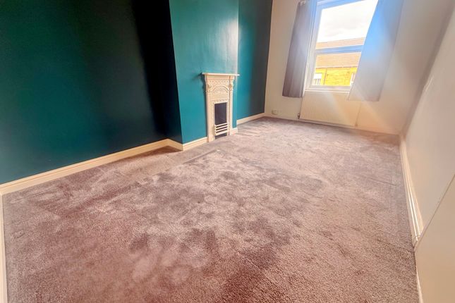 82, Springfield Road, LEEDS photo 4