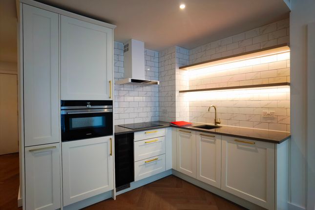 Flat 404, London photo 3