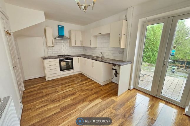 Terraced house to rent in Kirkby Avenue, Manchester