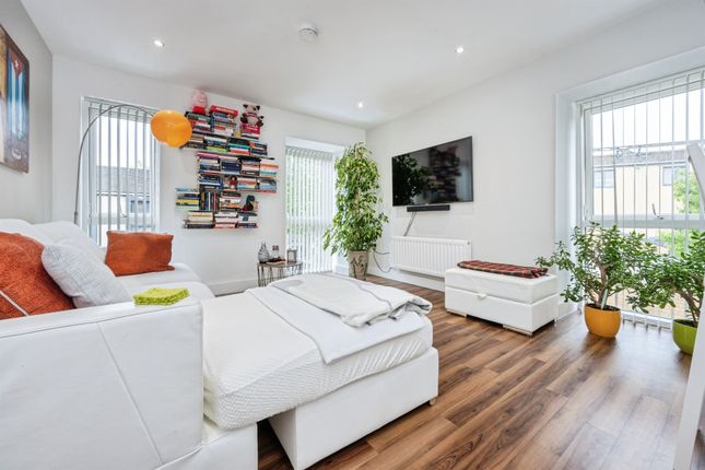 Flat 1, Hampton Place, Richmond Drive, Dunstable photo 3