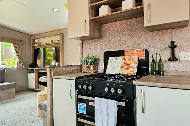 Brynteg Country And Leisure Retreat, Llanrug, Gwynedd photo 5