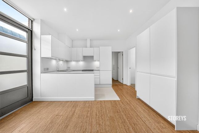 2-bed flat on Teesdale Street, London, £3,000/mo