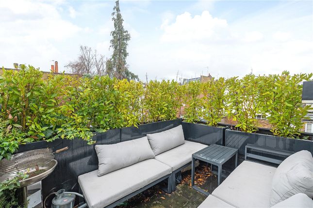 Flat for sale in Wandsworth Road, Lambeth, London