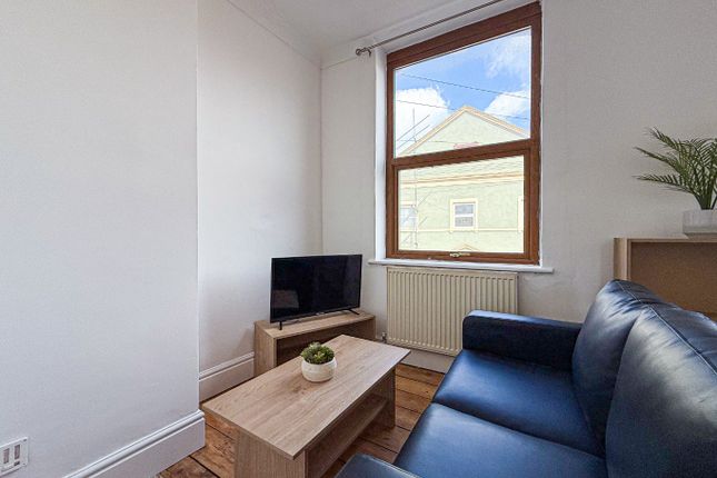 Room 3, 1 Albemarle Road, Somerset photo 3