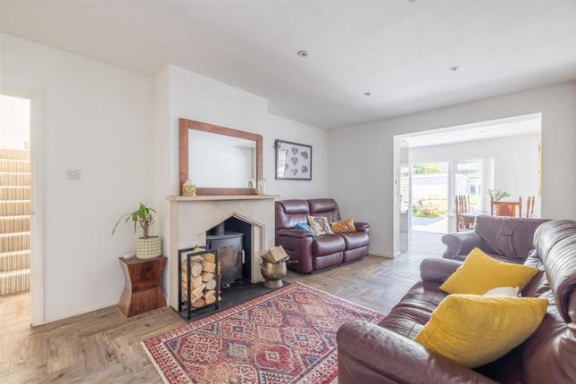 12, Grove Close, Windsor photo 4
