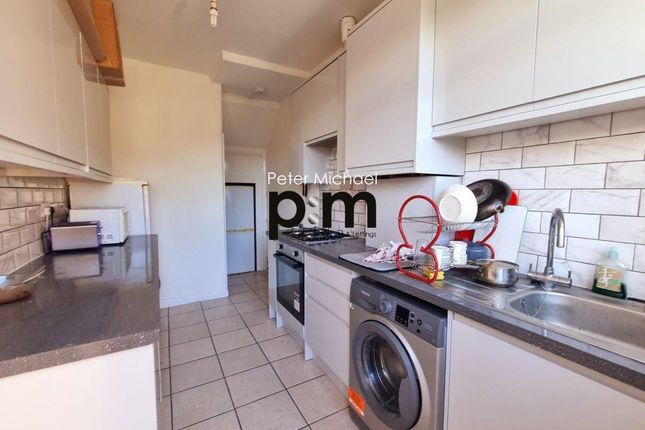 Room 2, 145, Connaught Gardens, Palmers Green photo 5