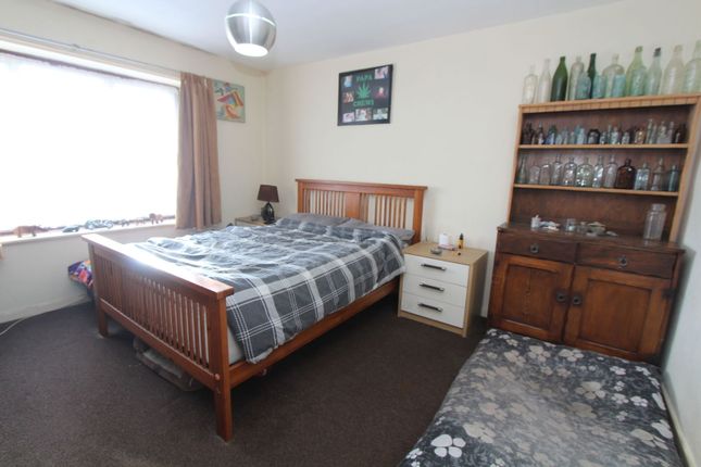 111, Queen Street, Brierley Hill photo 3