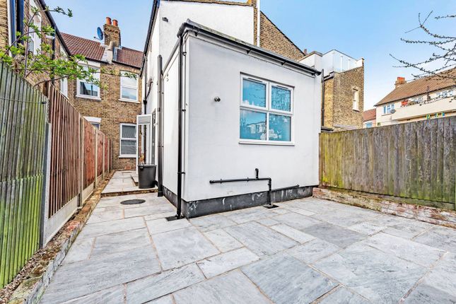 Thumbnail Maisonette to rent in Brightwell Crescent, Tooting, London