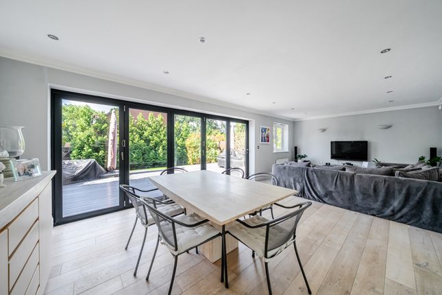 16, Furnival Close, Virginia Water photo 4