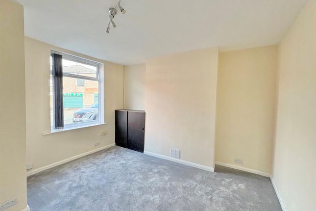 20, Walthew Lane, Platt Bridge photo 2