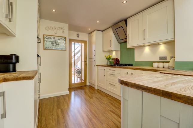 5, Maxwell Drive, High Wycombe photo 3