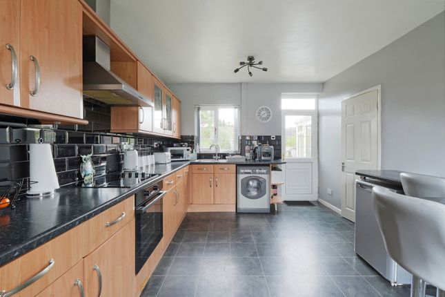 21, Strawberry Avenue, Sheffield photo 4