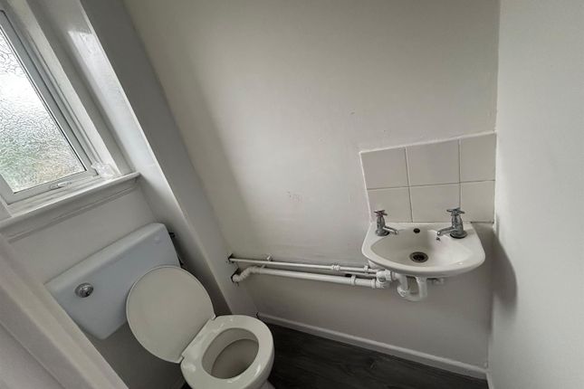 4, Alderford Close, Wolverhampton photo 5