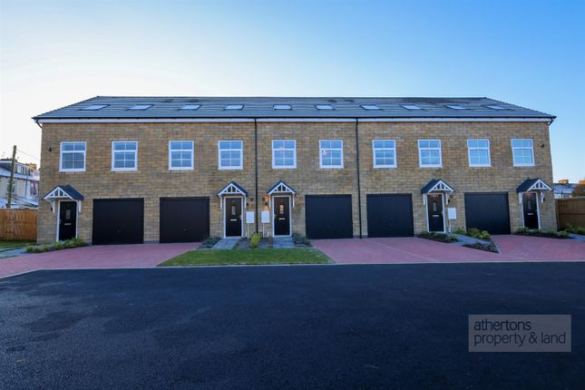 Mews house for sale in Melbourne Gardens, Rosegrove Lane, Burnley