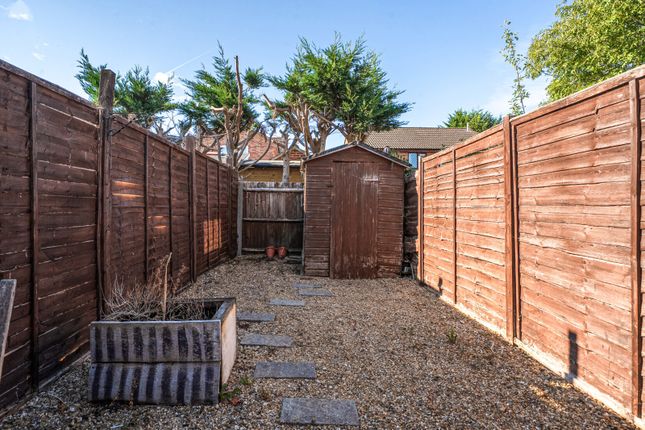17, Bowes Road, Berkshire photo 4