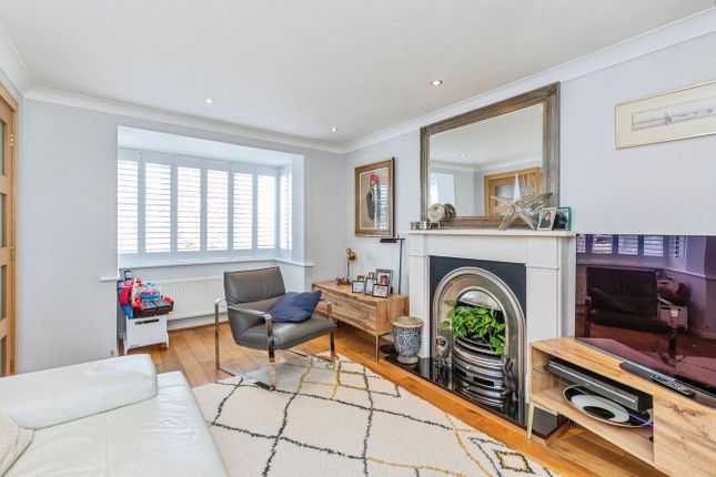 2, Drayton Close, Rochester photo 4