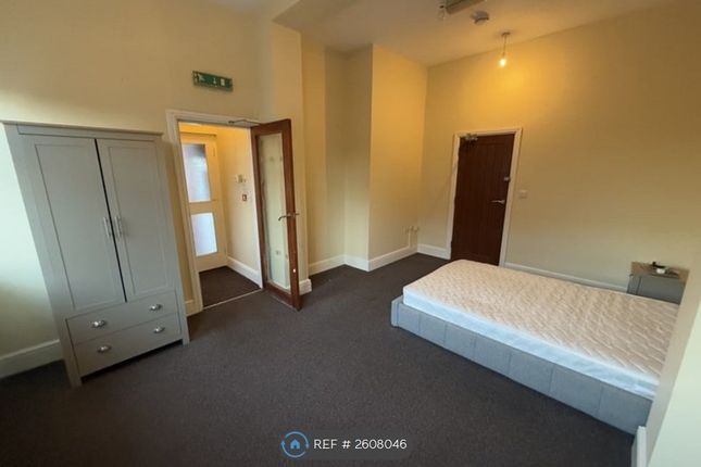 Room 1 (£736.67Pcm/£170Pcw)