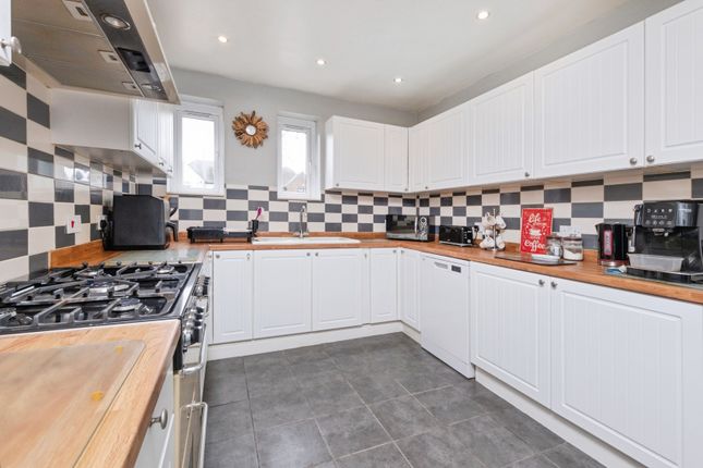 16, Springfield Avenue, Oxfordshire photo 4