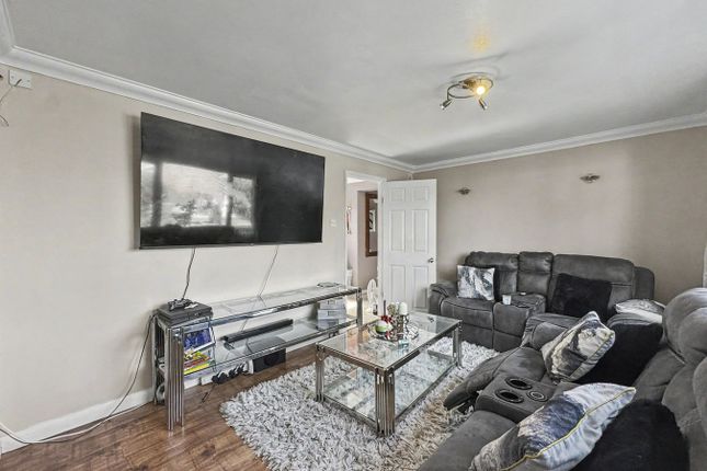 31, Lowry Way, Stowmarket photo 3