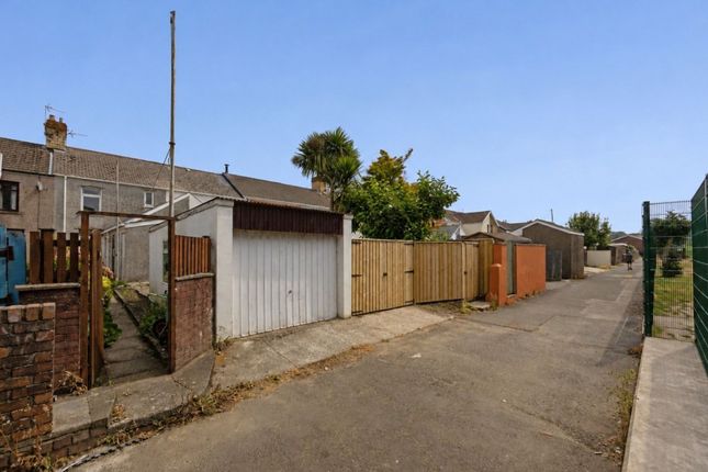 9 Palalwyf Avenue, Pontyclun photo 2