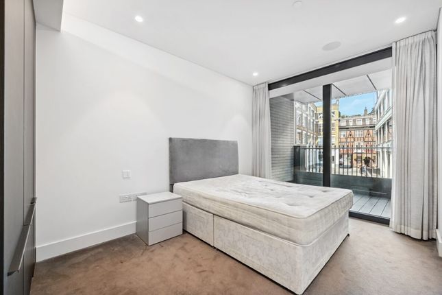 Flat to rent in Rathbone Place, London