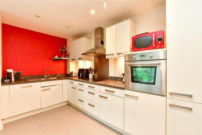 Flat for sale in Hill View, Dorking, Surrey