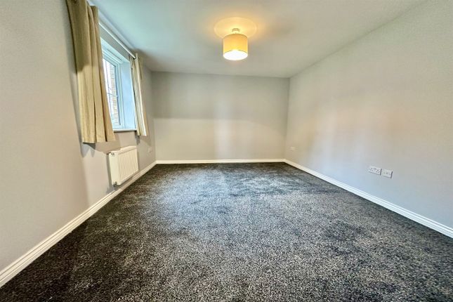 Flat to rent in Wellington House, Kidman Close, Romford