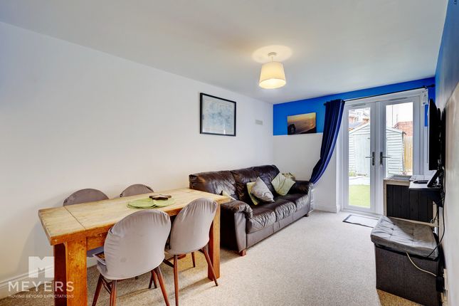 Flat Flat 2, 8, Beresford Road, Bournemouth photo 4