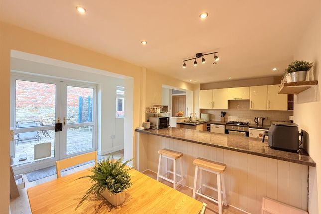 4, Silverthorne Close, Stalybridge photo 3