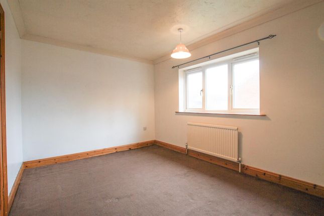 9, Burgess Close, Great Yarmouth photo 4