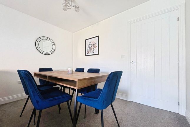 11, Cardwell Road, Surrey photo 3