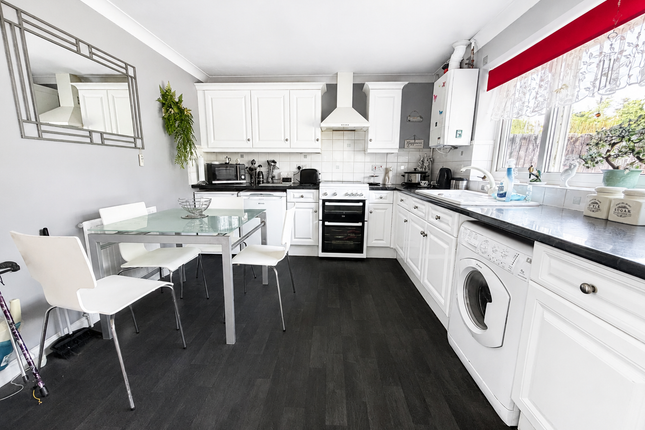 20, Denver Drive, Basildon photo 2