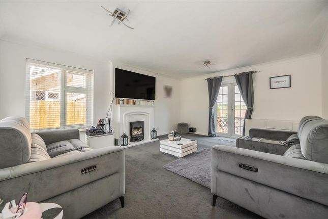 33, Greenfield Crescent, Waterlooville photo 4