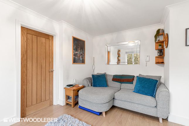 46, Parrotts Field, Hoddesdon photo 3
