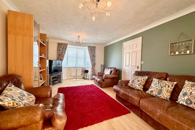 77, Seafields Drive, Great Yarmouth photo 3