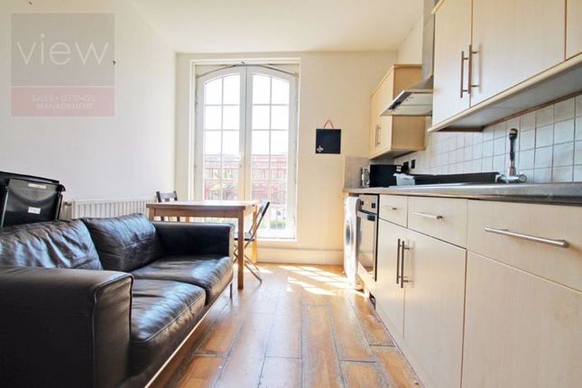 Flat 29,Tabard House, Manciple Street, London photo 3