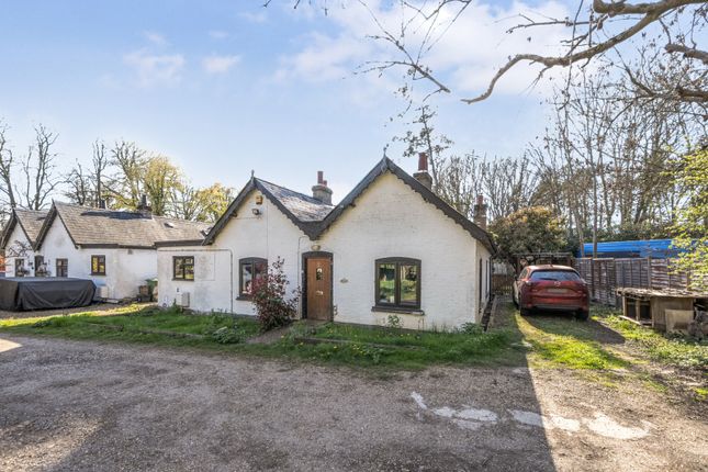 3-bed house on 2 Savay Farm Garden Cottage,, Savay Lane, Denham, £550,000