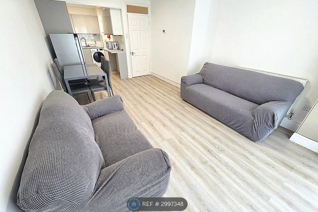 Flat, Ashwood Court Wembley Park Drive, Wembley photo 5