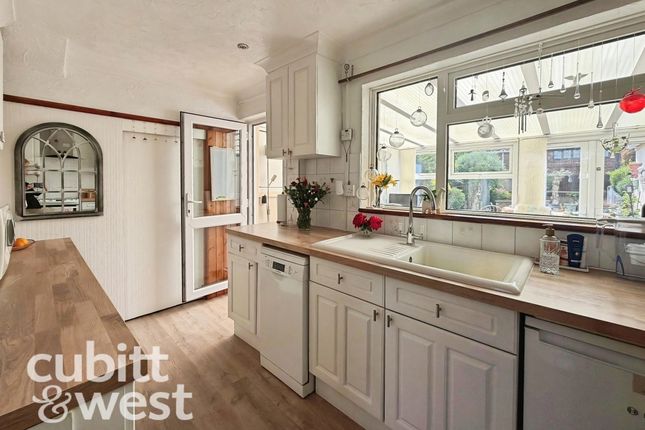 26, Overton Crescent, Havant photo 2