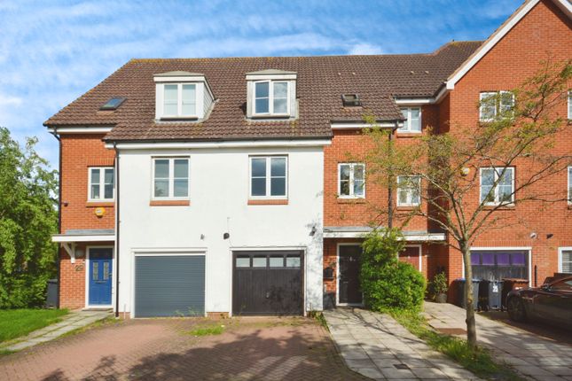 Thumbnail Town house for sale in Lawrence Hall End, Welwyn Garden City
