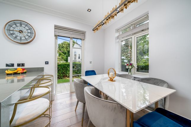 16, Egerton Drive, Isleworth photo 3
