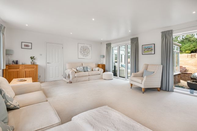 15, Millfield, Hertfordshire photo 4