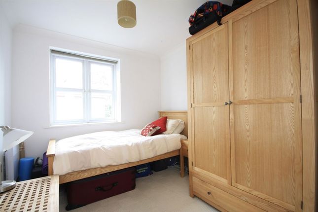 Flat 8, Horbury Lodge, 40, Holly Bush Lane, Hampton photo 4